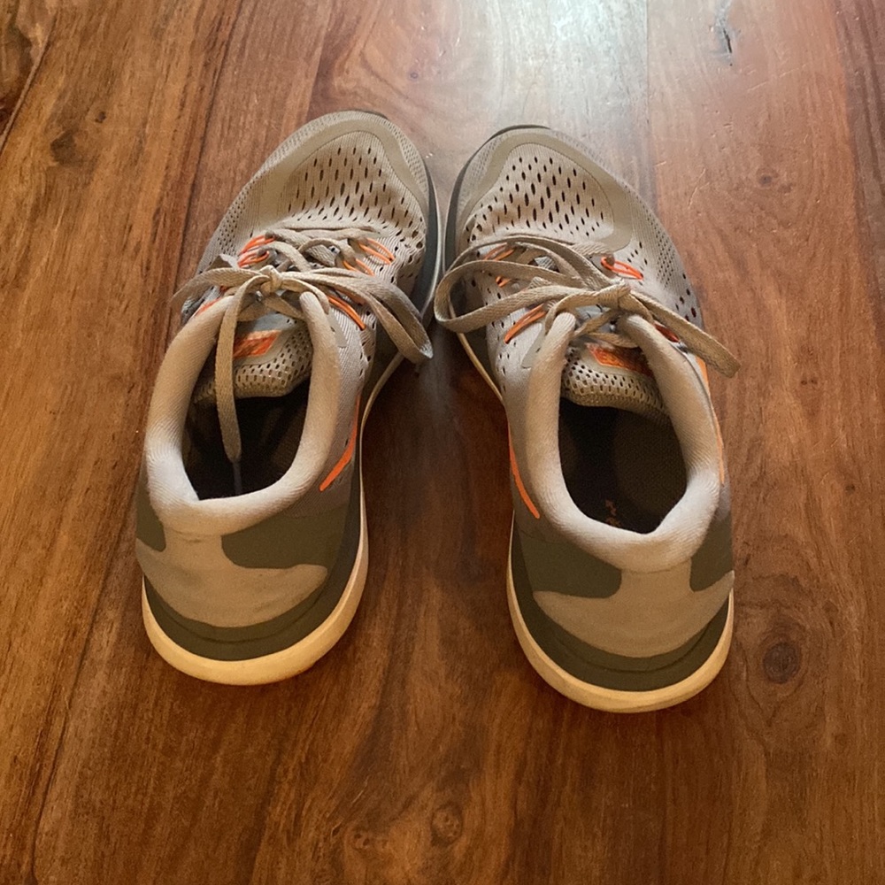 Nikes - Picture 4 of 4